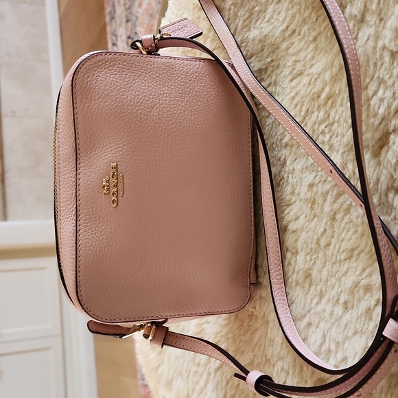 Gorgeous Coach Soft Pink Leather Camera Style Crossbody Bag 💖 - Picture 15 of 16